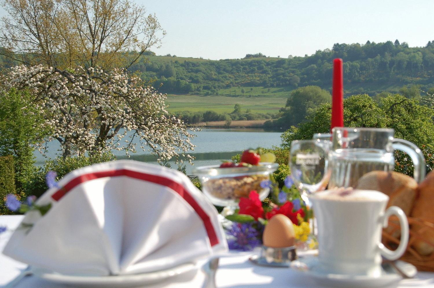 Hotel-Ferienwohnungen Cafe Maarblick Schalkenmehren Luaran gambar