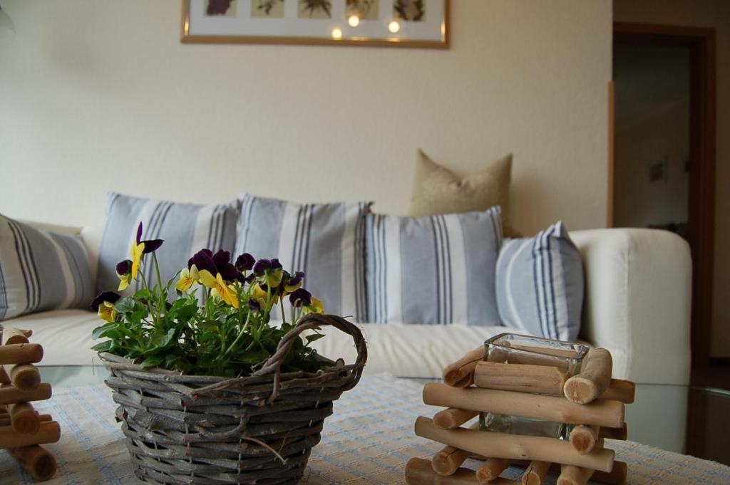 Hotel-Ferienwohnungen Cafe Maarblick Schalkenmehren Bilik gambar