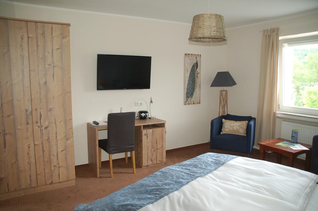Hotel-Ferienwohnungen Cafe Maarblick Schalkenmehren Luaran gambar