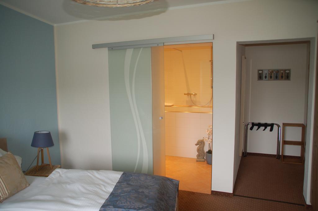 Hotel-Ferienwohnungen Cafe Maarblick Schalkenmehren Luaran gambar