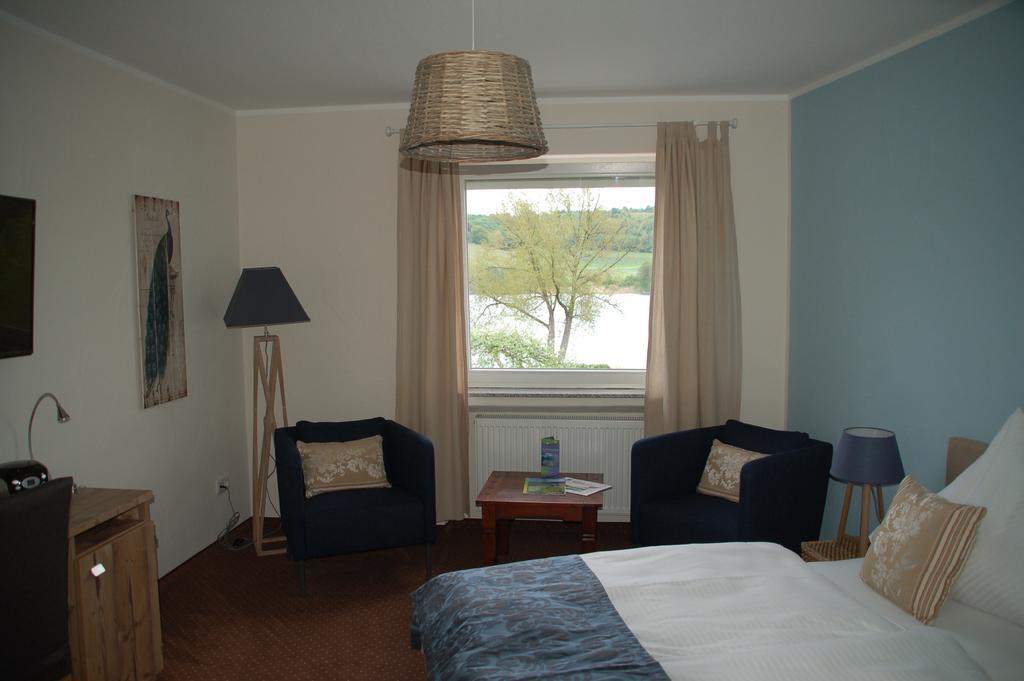 Hotel-Ferienwohnungen Cafe Maarblick Schalkenmehren Luaran gambar