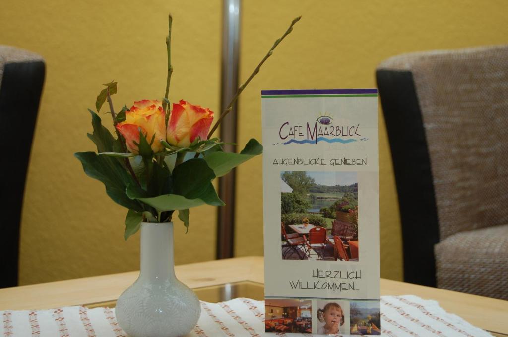 Hotel-Ferienwohnungen Cafe Maarblick Schalkenmehren Luaran gambar