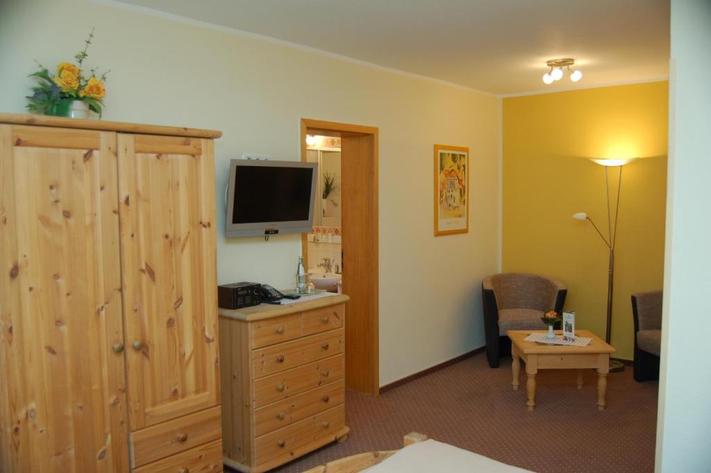 Hotel-Ferienwohnungen Cafe Maarblick Schalkenmehren Bilik gambar