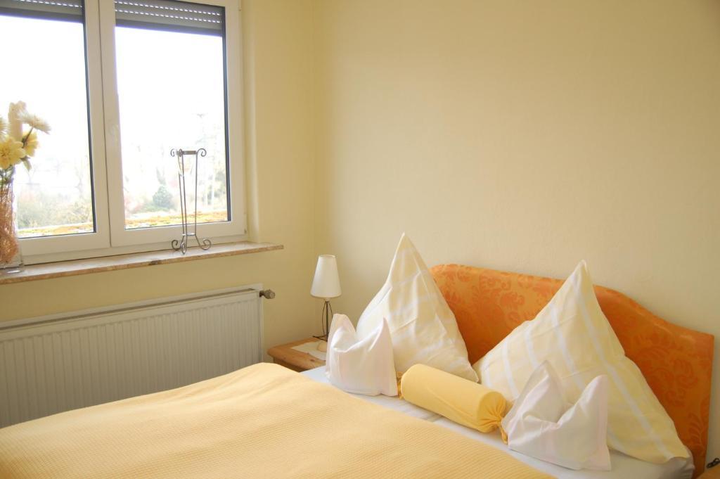 Hotel-Ferienwohnungen Cafe Maarblick Schalkenmehren Bilik gambar