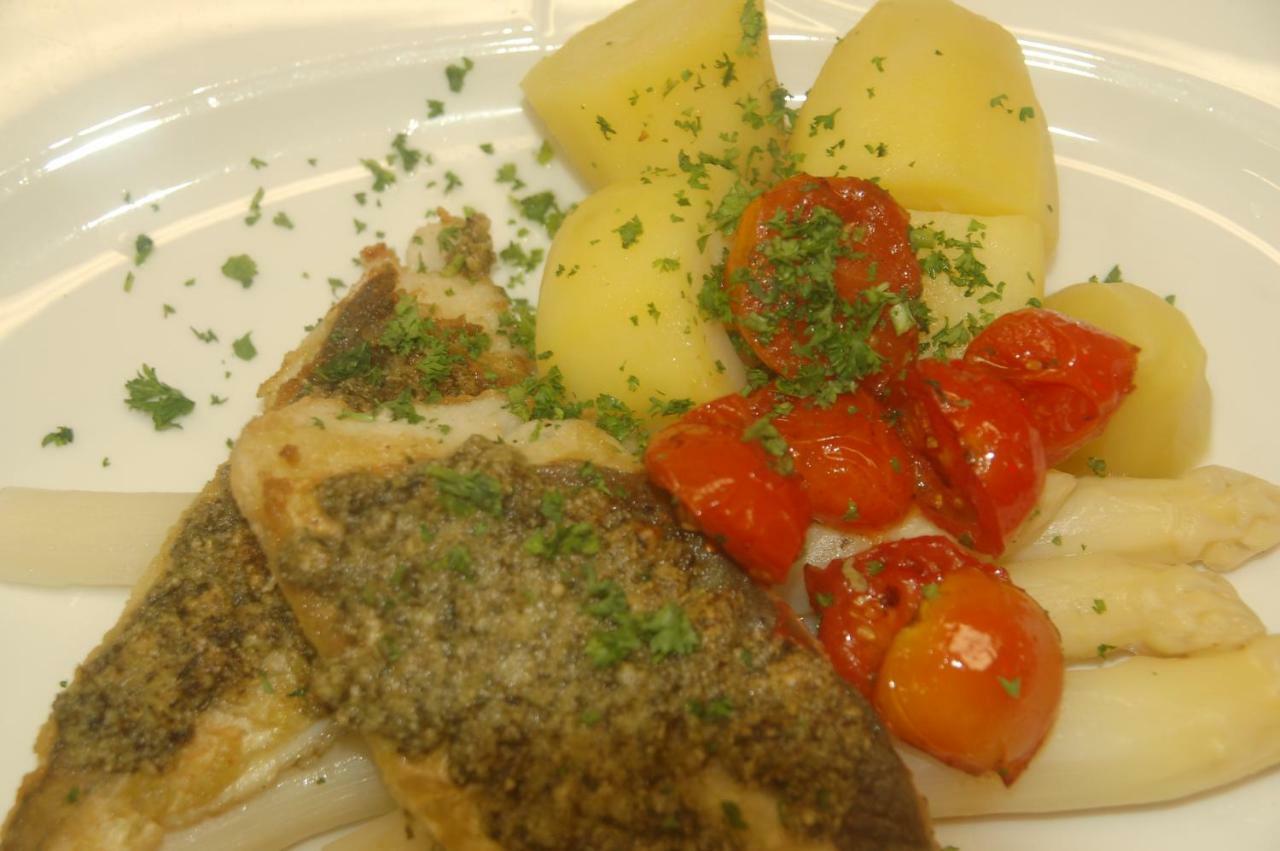 Hotel-Ferienwohnungen Cafe Maarblick Schalkenmehren Luaran gambar