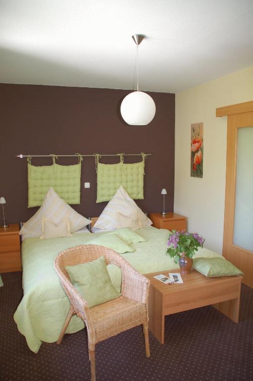 Hotel-Ferienwohnungen Cafe Maarblick Schalkenmehren Bilik gambar