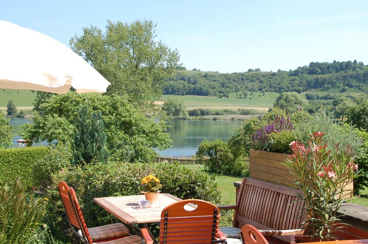 Hotel-Ferienwohnungen Cafe Maarblick Schalkenmehren Luaran gambar